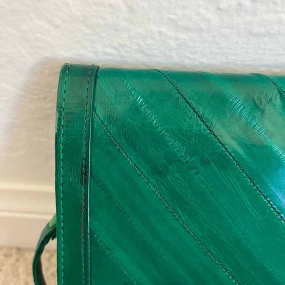 Vintage 80s Kelly Green Eel Skin Purse - Picture 10 of 11